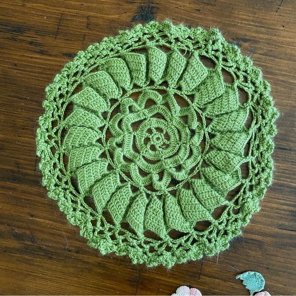 Vintage Lace Crochet Doily Pink Green Rosette Beige Doilie Cottagecore set of 3 - Picture 3 of 9